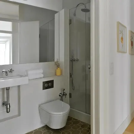 Alfama Confortable Near Cathedral Apartament