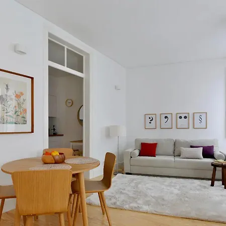 Alfama Confortable Near Cathedral Apartman *