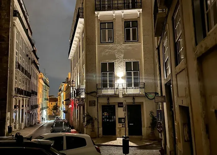 Daire Alfama Confortable Near Cathedral